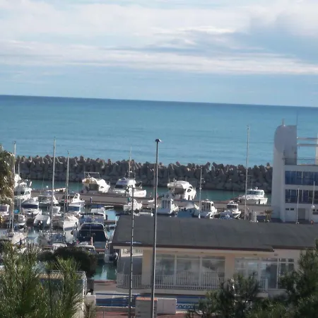 Con Vistas Al Puerto Deportivo Fuentes Apartamento *